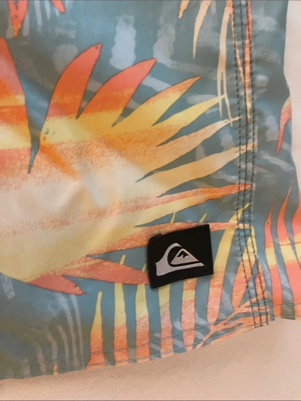 Quiksilver Size 28/14 Tropical Swim Trunks in Black, Pink & Teal
